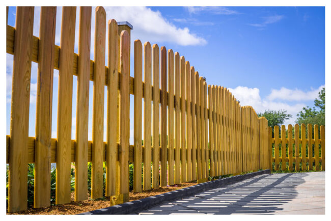43407802 – wooden fence on a residental terrace