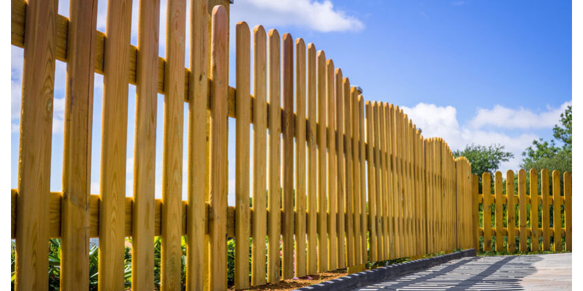 43407802 – wooden fence on a residental terrace
